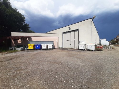 Inmueble comercial en Montelupone