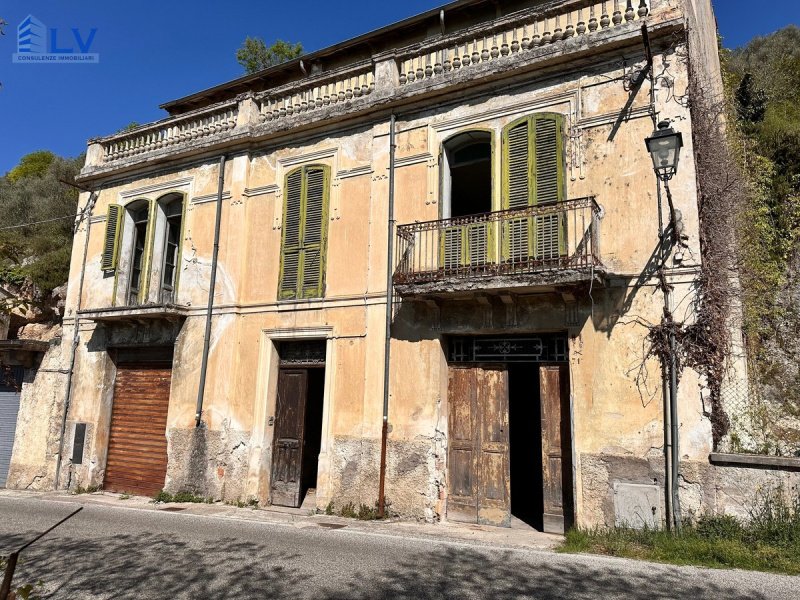 Historisches Haus in Alvito