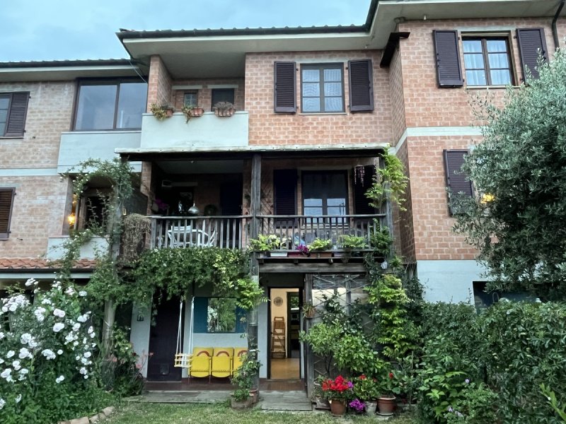 Terraced house in Volterra