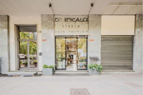 Kommersiell byggnad i Turin