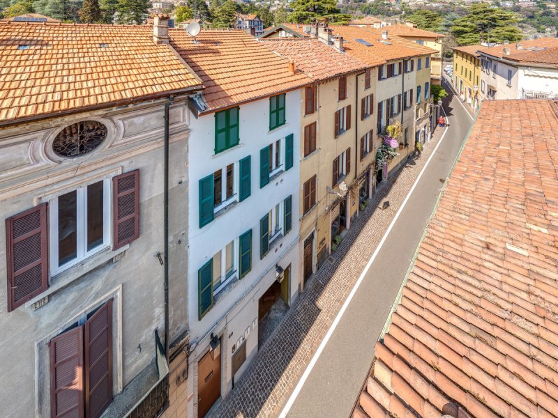 Doppelhaushälfte in Cernobbio