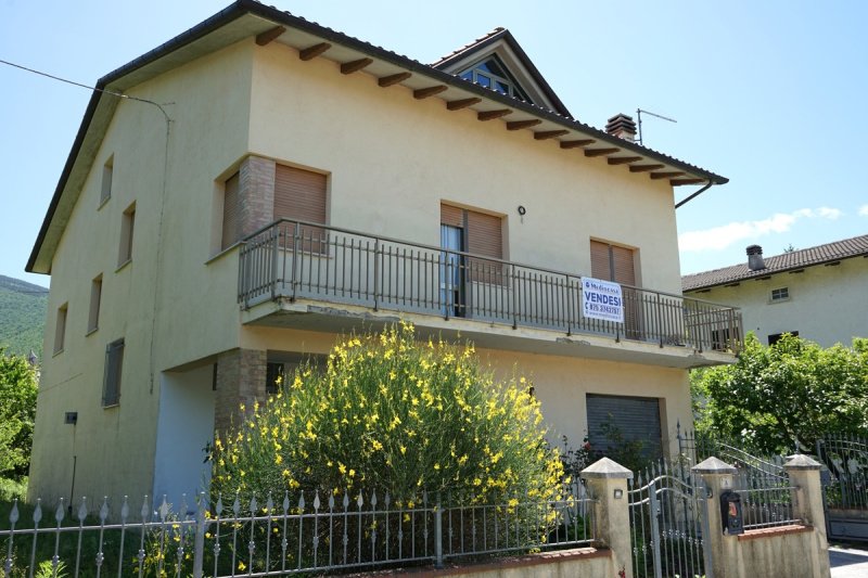 Vrijstaande woning in Fossato di Vico