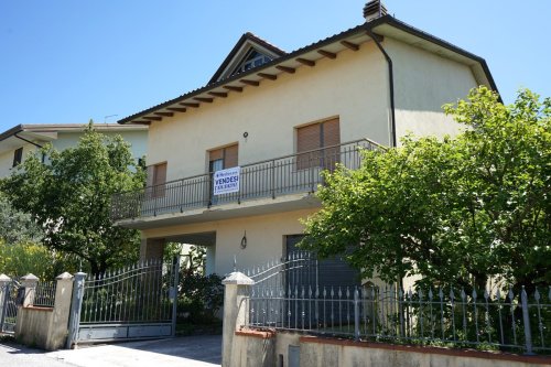 Einfamilienhaus in Fossato di Vico