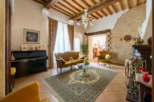 Appartement historique à Sigillo
