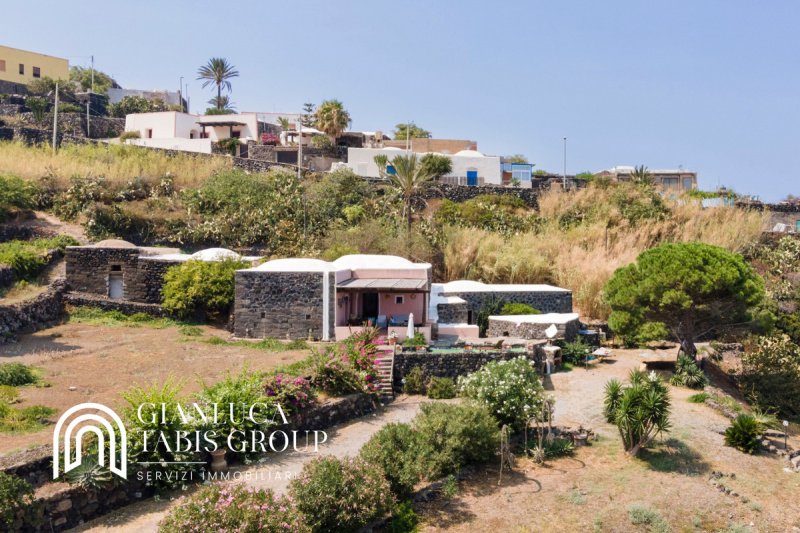 Steingebäude in Pantelleria