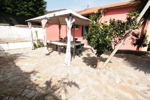 Top-to-bottom house in La Spezia