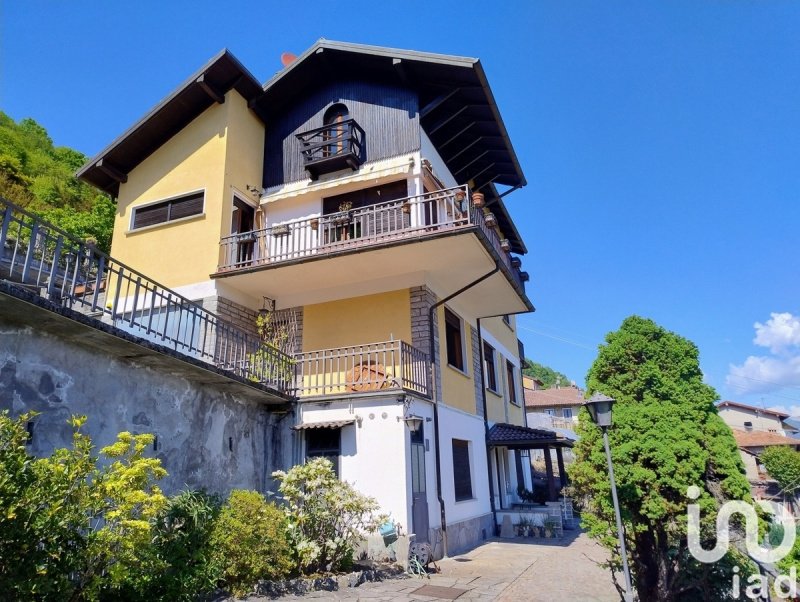 Villa à Oggebbio