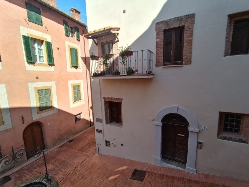 Historisch appartement in Paciano