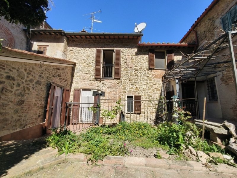 Half-vrijstaande woning in Paciano