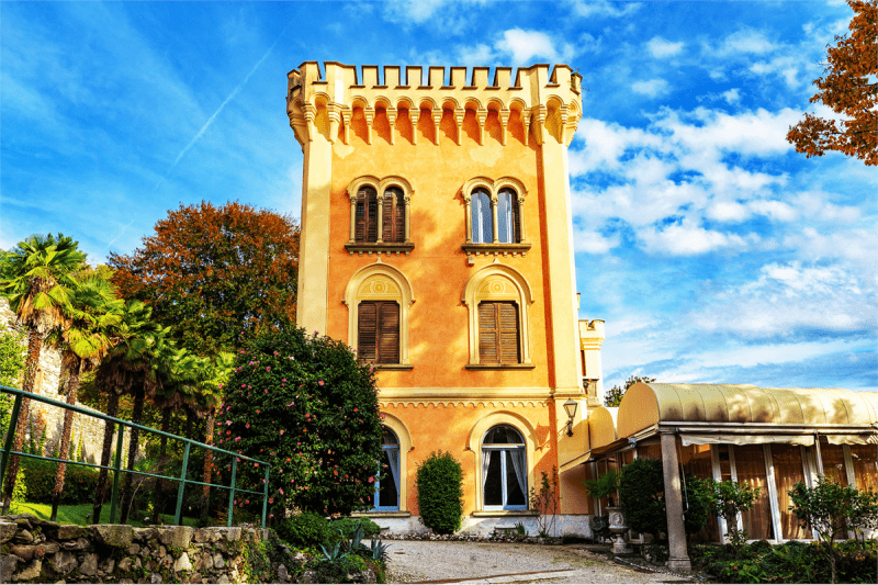 Villa i Lesa