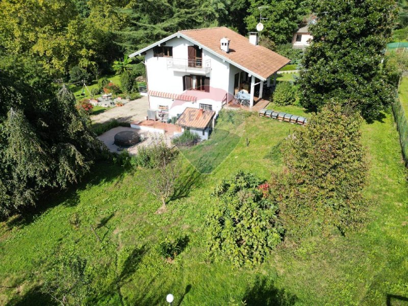 Villa in Agrate Conturbia