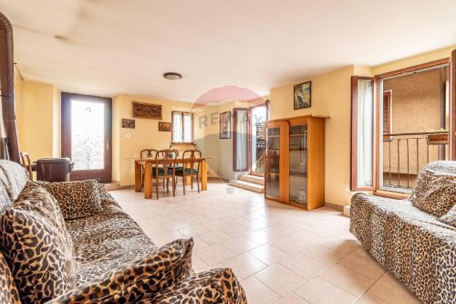 Apartamento em Massino Visconti