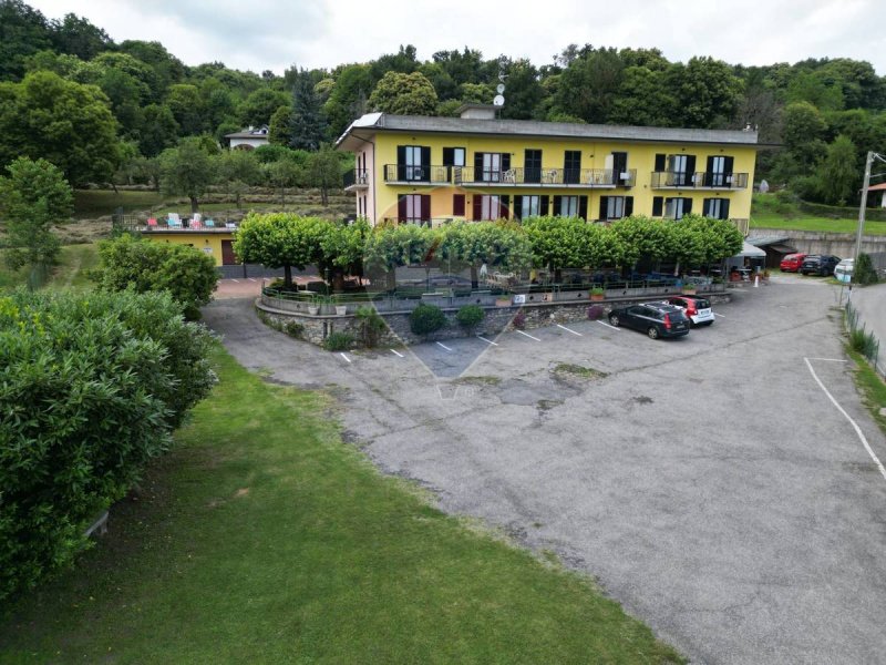 Edificio en Massino Visconti