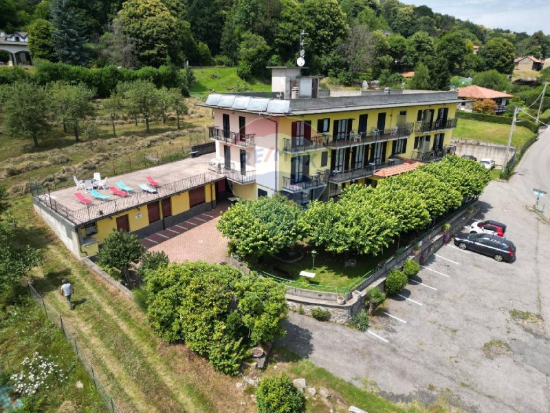 Edificio en Massino Visconti