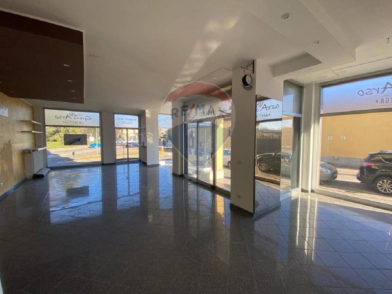 Inmueble comercial en Somma Lombardo