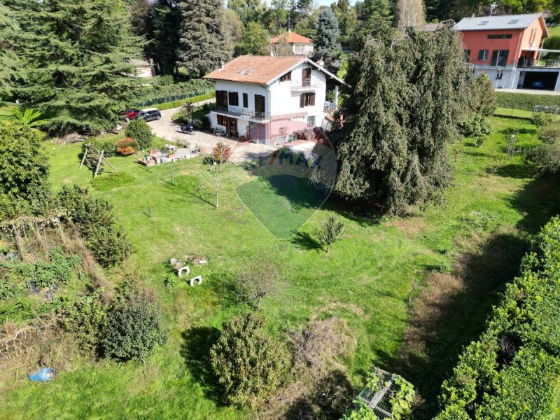 Villa à Agrate Conturbia