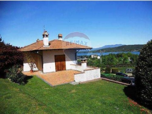 Villa en Dormelletto