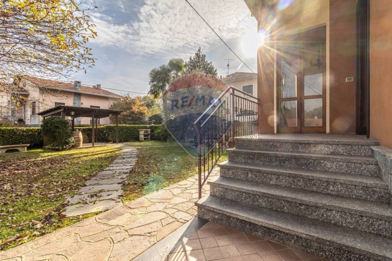 Parhus i Varallo Pombia