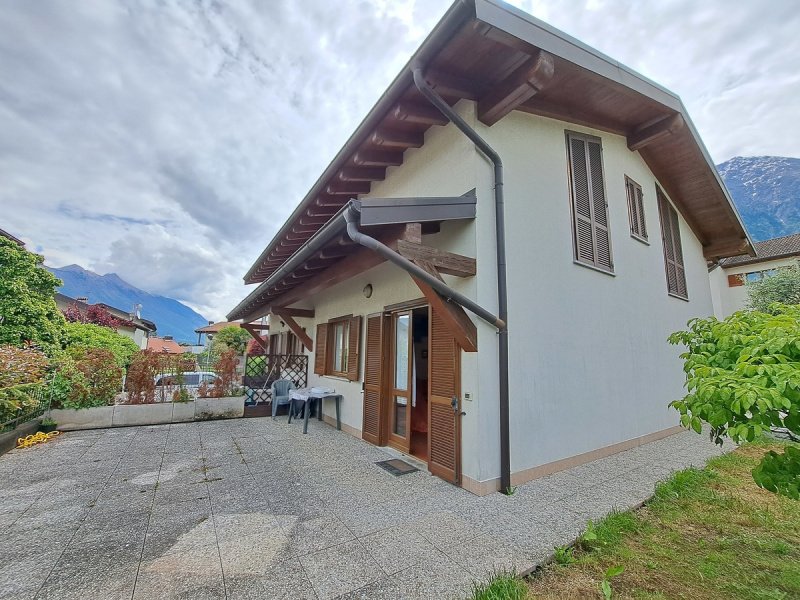 Terraced house in Colico