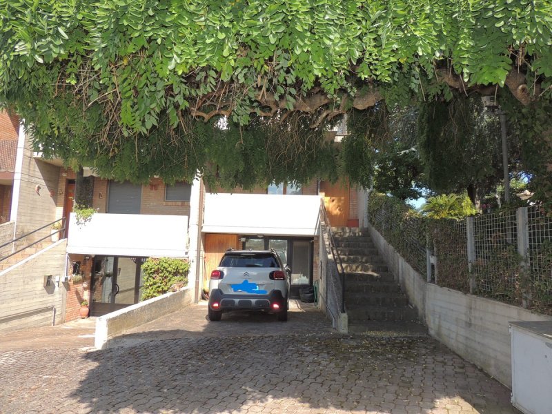 Casa geminada em Ostra