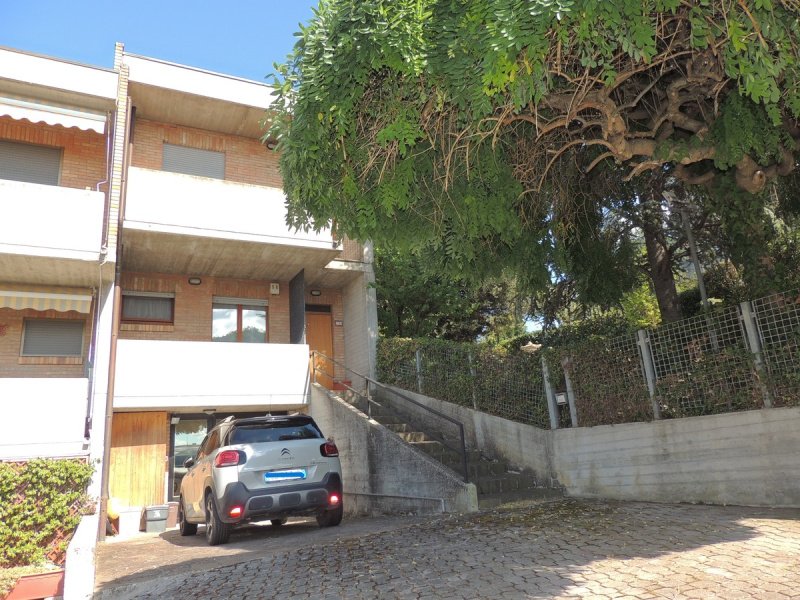 Semi-detached house in Ostra