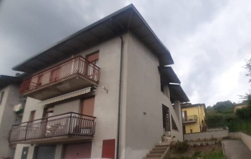 Semi-detached house in Valfabbrica