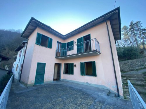 Semi-detached house in Camporgiano