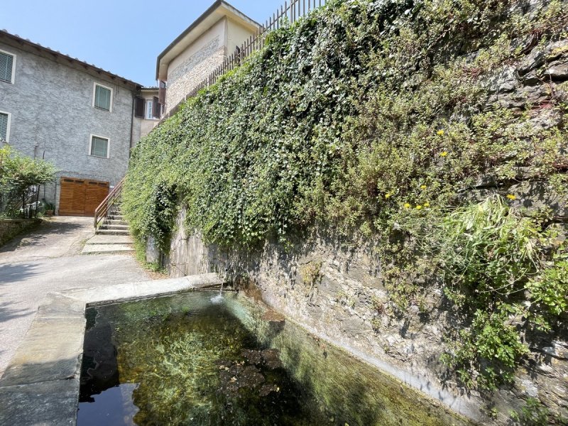 Casa indipendente a Borgo a Mozzano