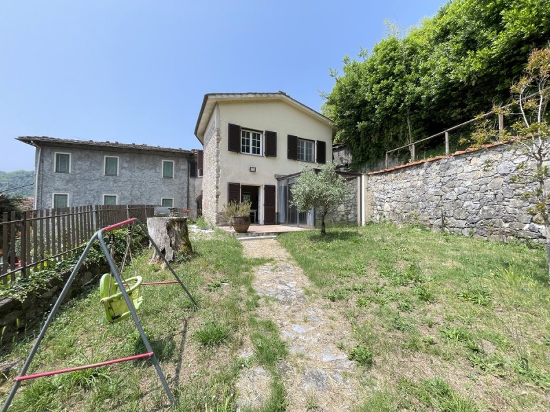 Casa indipendente a Borgo a Mozzano