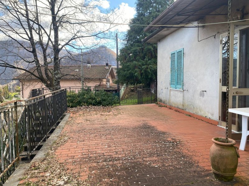 Detached house in Camporgiano