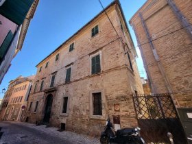 Casa histórica em Osimo