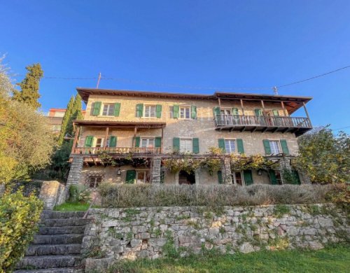 Country house in Torri del Benaco