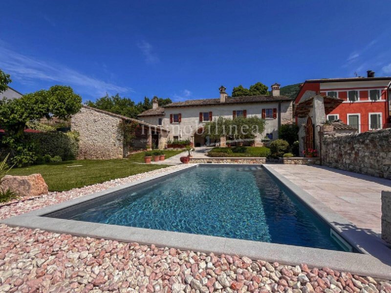 Country house in Caprino Veronese