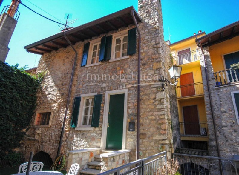 Country house in Torri del Benaco