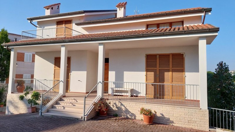 Top-to-bottom house in Monte San Pietrangeli