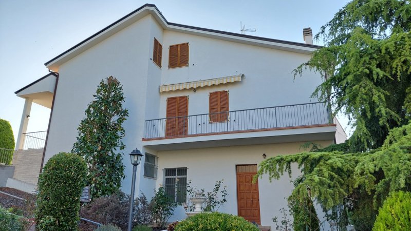 Top-to-bottom house in Monte San Pietrangeli