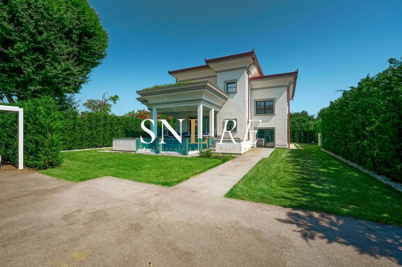 Villa a Forte dei Marmi
