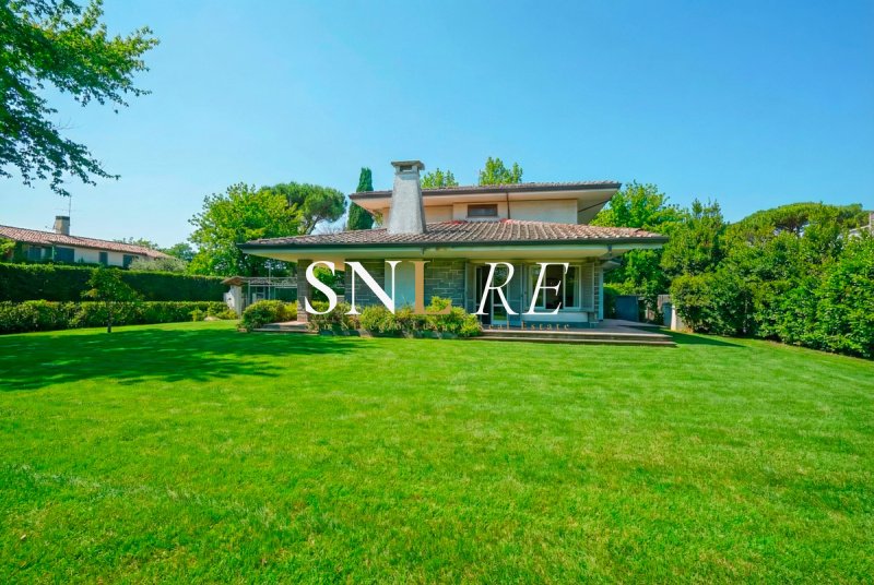 Villa a Forte dei Marmi