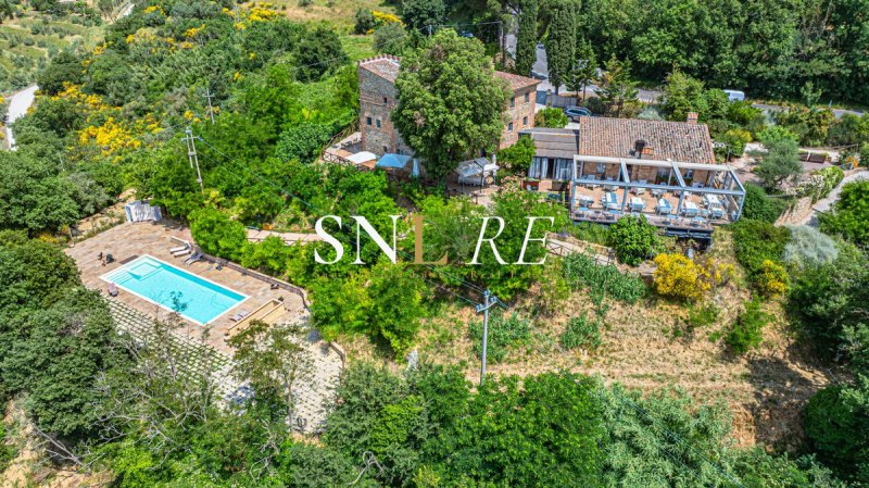 6 Bedrooms Farmhouse for sale in Città Della Pieve [806468] | Gate-away®