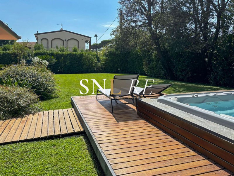 Villa a Forte dei Marmi