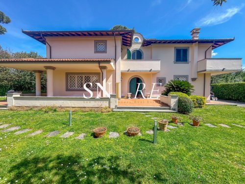 Villa a Forte dei Marmi