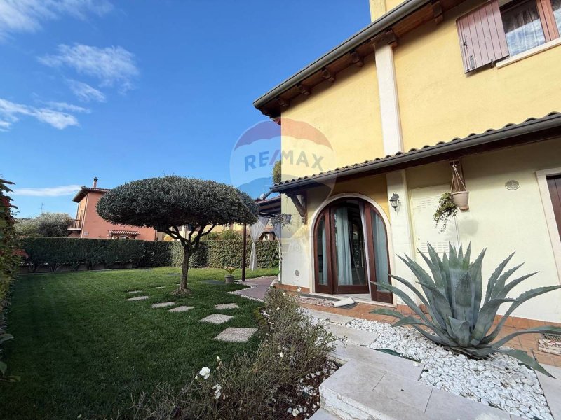 加尔达新堡联排别墅