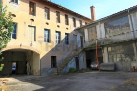 Gebouw in Bagnolo Mella