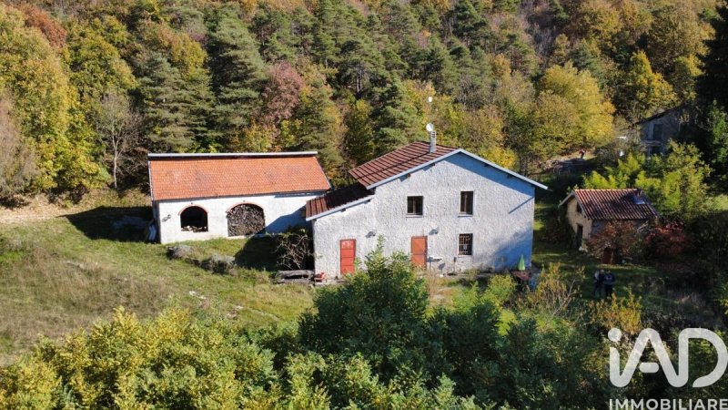 Casa di campagna a Giusvalla