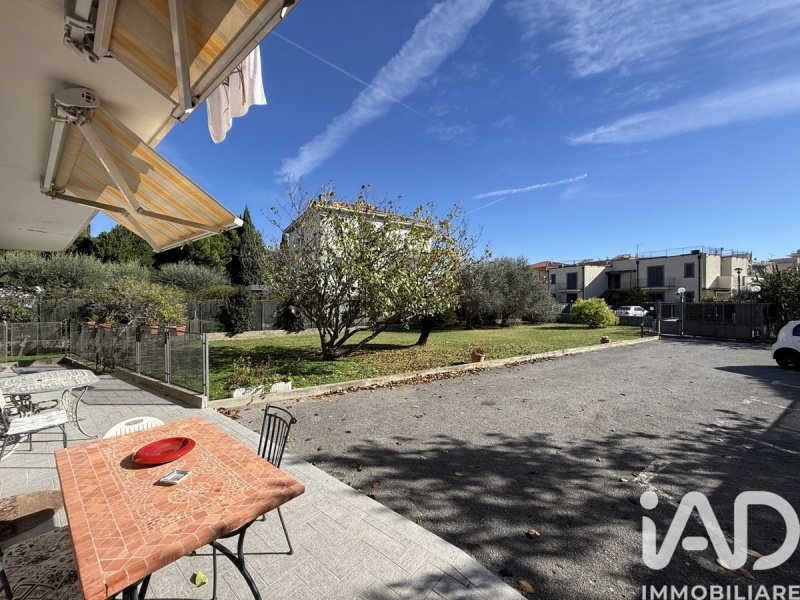 彼得拉-利古雷公寓