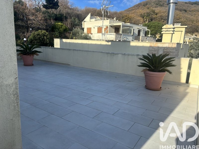 Moradia com terraço em Bergeggi