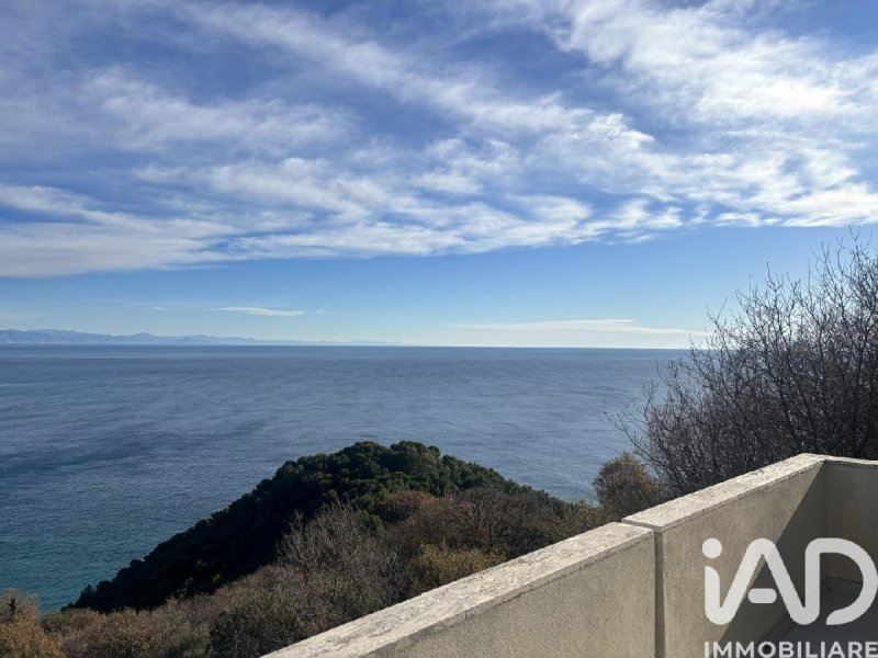 Moradia com terraço em Bergeggi