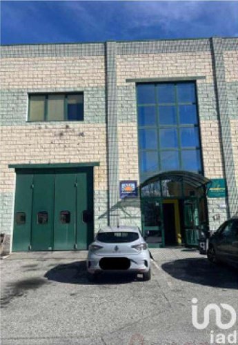 Kommersiell byggnad i Pinerolo