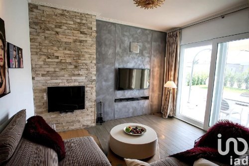 加尔达湖群滨代森扎诺公寓