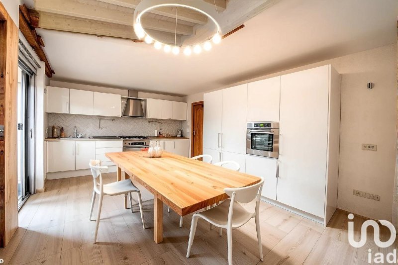 加尔达湖畔洛纳托公寓